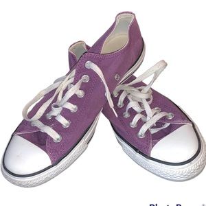 Womens purple converse all star sneaker sz. 8.